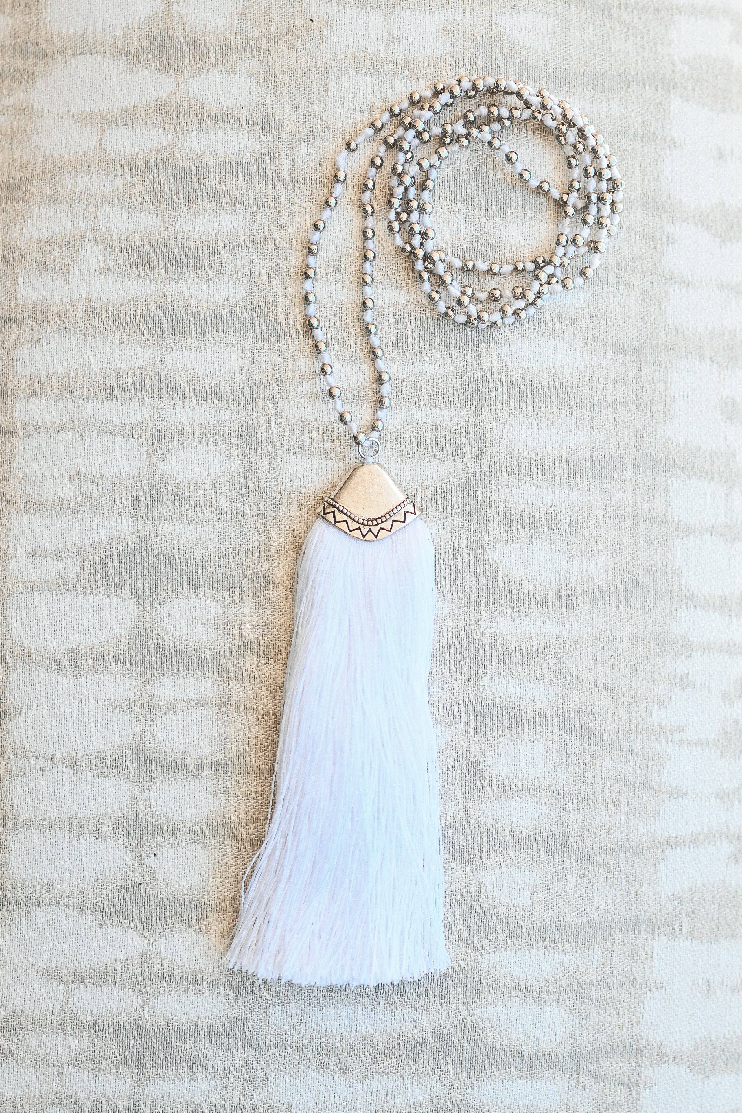 Tassel necklace white